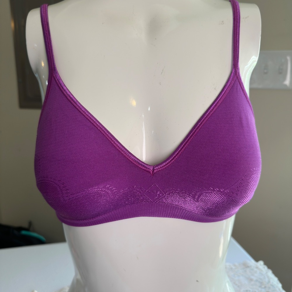Barely There 4885 Wireless Bra Purple Seamless Jacquard Small Discontinued